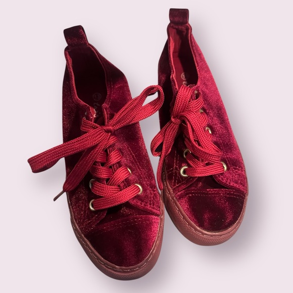 Girls Twisted Maroon Velvet Lace Up Shoes Sneakers Size 13 - Picture 3 of 7